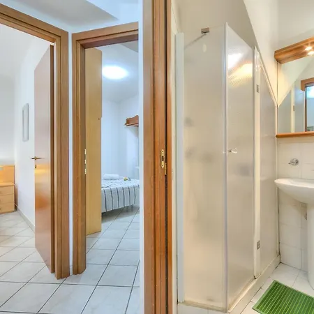 Leonardo House Garden Center - Happy 斯特雷萨