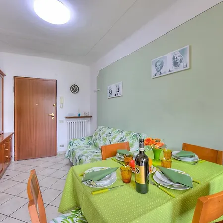 Апартаменты Leonardo House Garden Center - Happy