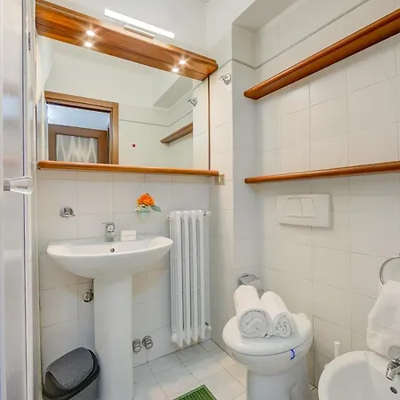 Apartment Leonardo House Garden In Center - Happy Stresa