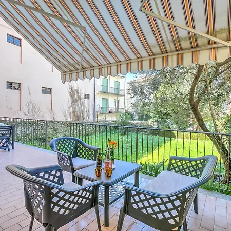 Leonardo House Garden Center - Happy